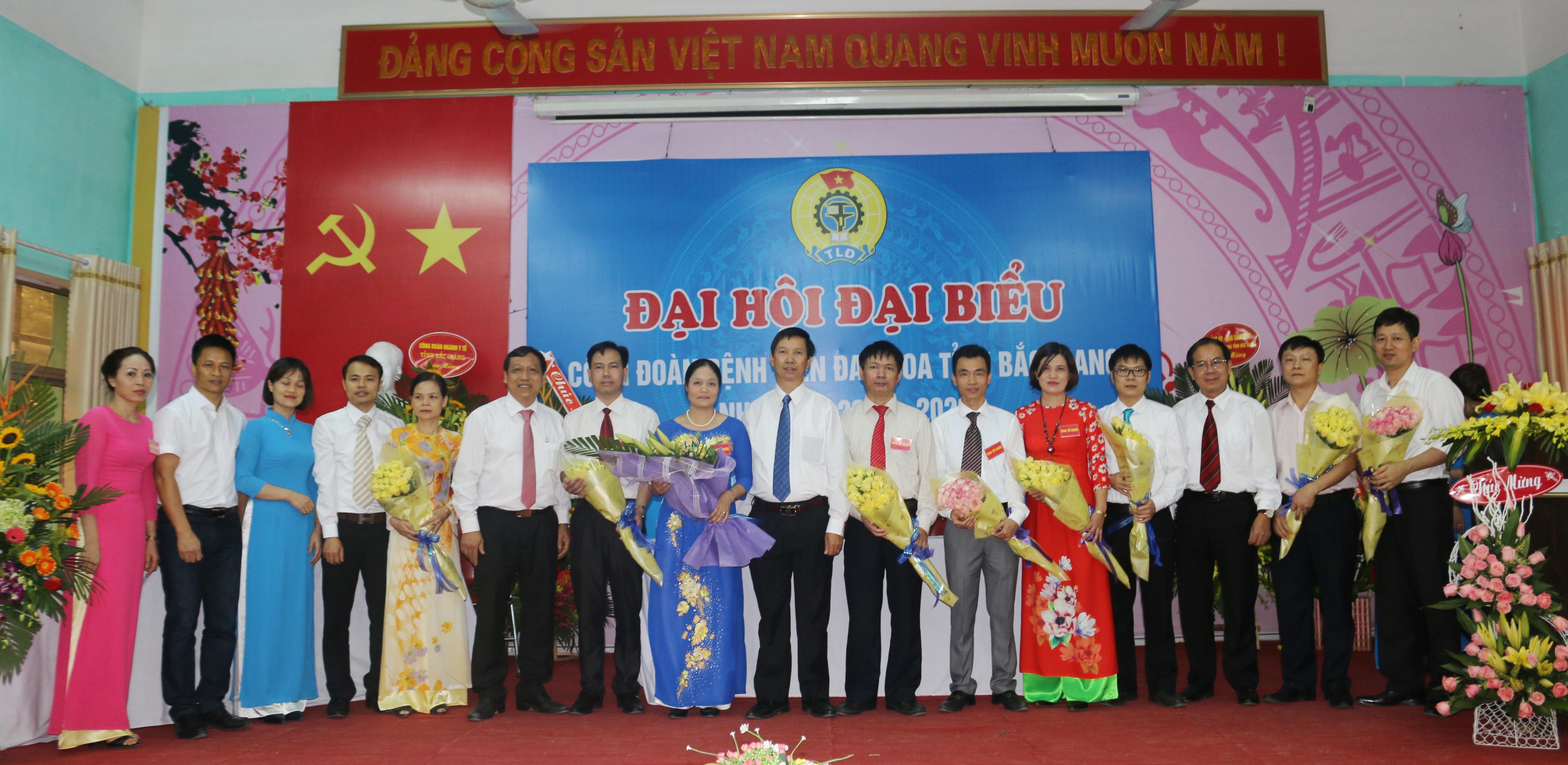 Ban chấp hành nhiệm kỳ mới ra mắt Đại hội