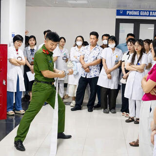 <a href="/tin-tuc-su-kien/tin-tuc-hoat-dong-benh-vien" title="Tin tức Hoạt động bệnh viện" rel="dofollow">TIN TỨC</a>